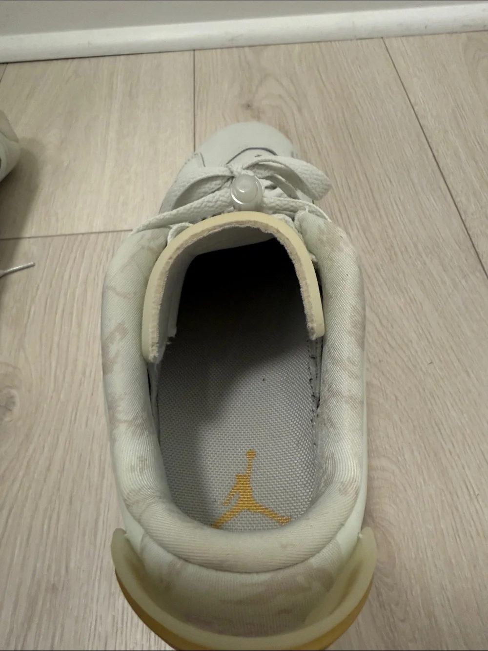 Air Jordan 6 low ‘Lunar New Year’. White and Gold Sneakers. Men’s 10.5